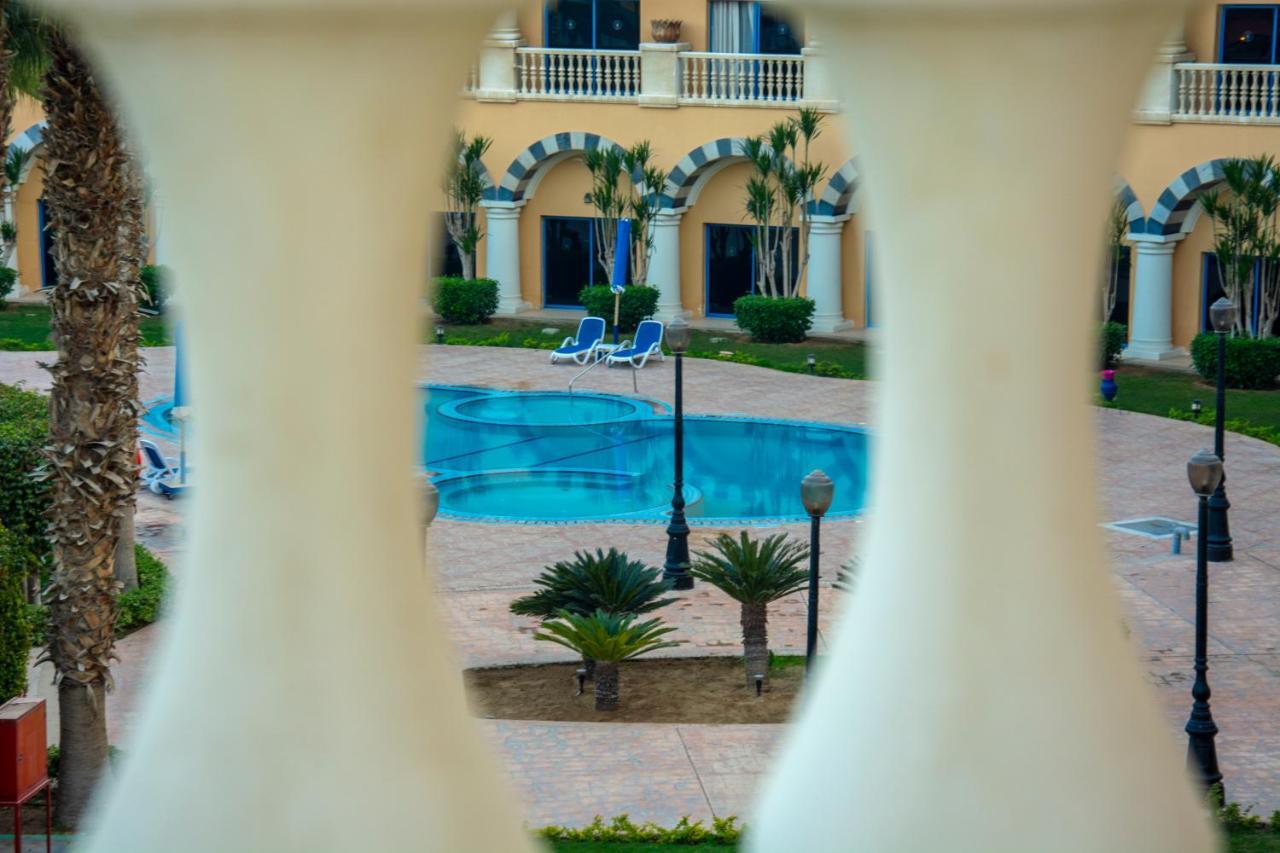 فندق هلنان دريم لاند 6th of October City المظهر الخارجي الصورة The swimming pool at the hotel