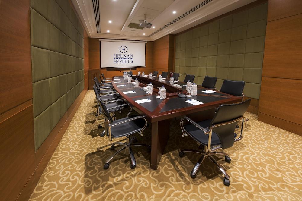 فندق هلنان دريم لاند 6th of October City المظهر الخارجي الصورة Meeting room