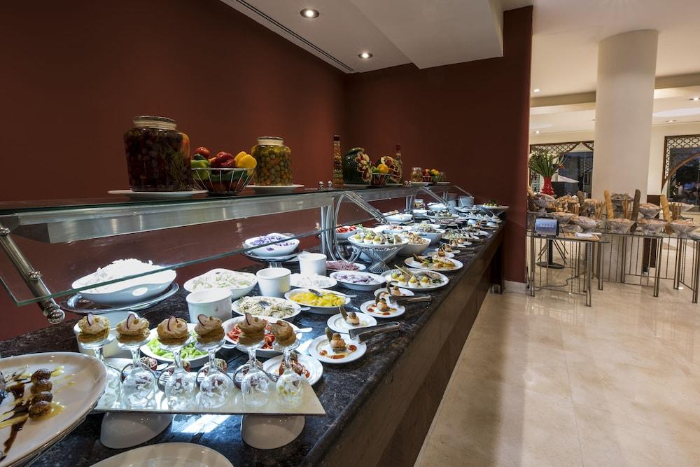 فندق هلنان دريم لاند 6th of October City المظهر الخارجي الصورة A buffet at a hotel