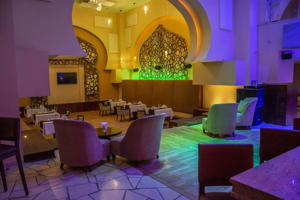 فندق هلنان دريم لاند 6th of October City المظهر الخارجي الصورة The interior of the restaurant