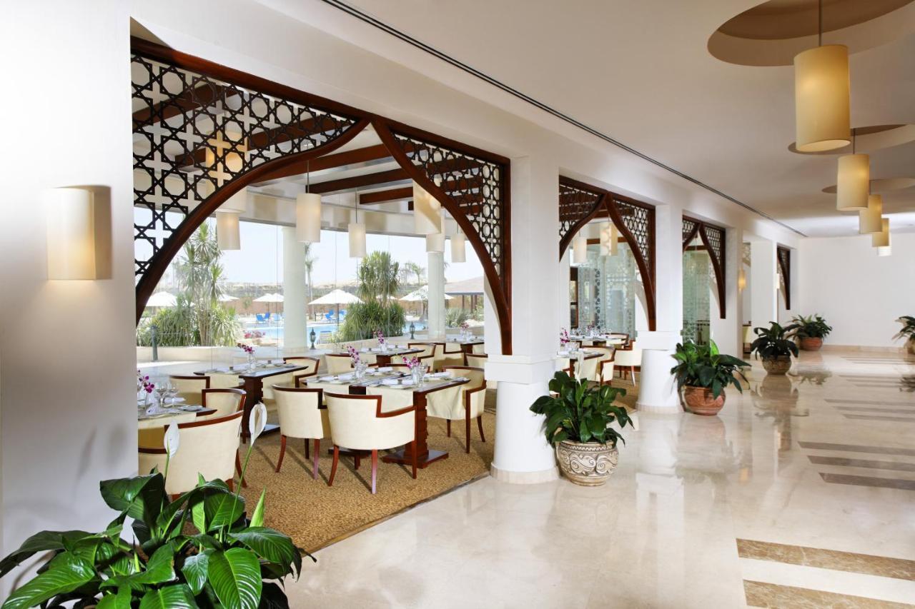 فندق هلنان دريم لاند 6th of October City المطعم الصورة The interior of the hotel